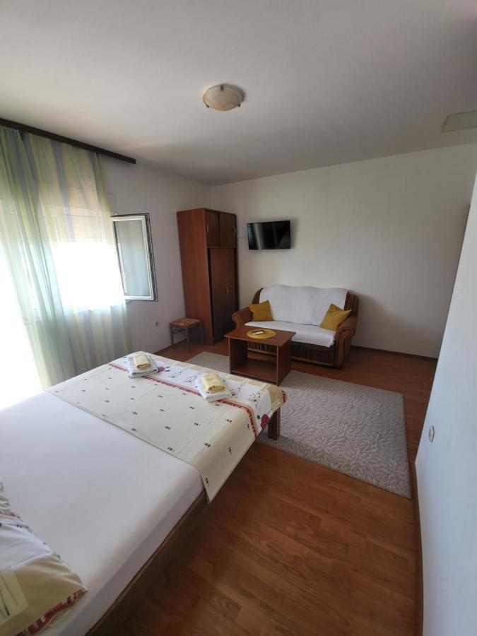 Apartmani Udovicic Трогир Екстериор снимка