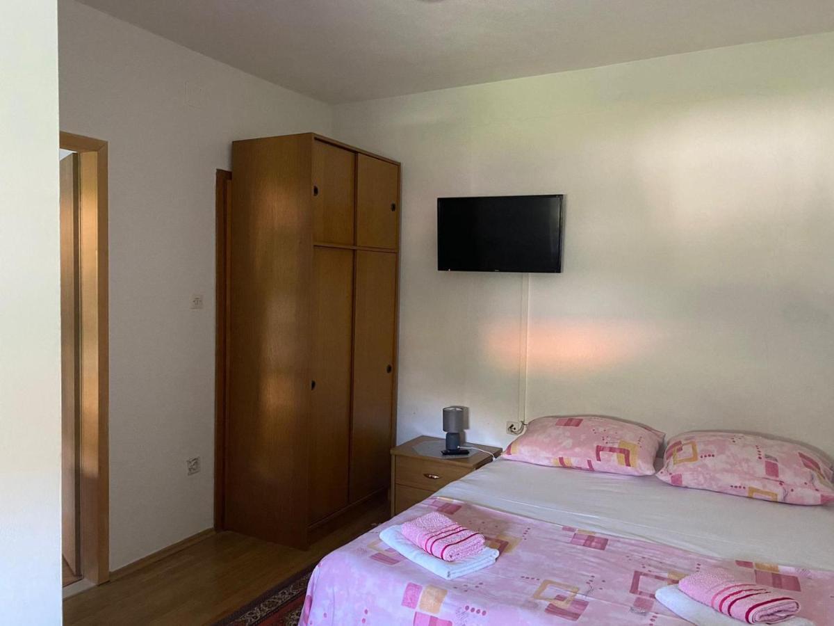 Apartmani Udovicic Трогир Екстериор снимка