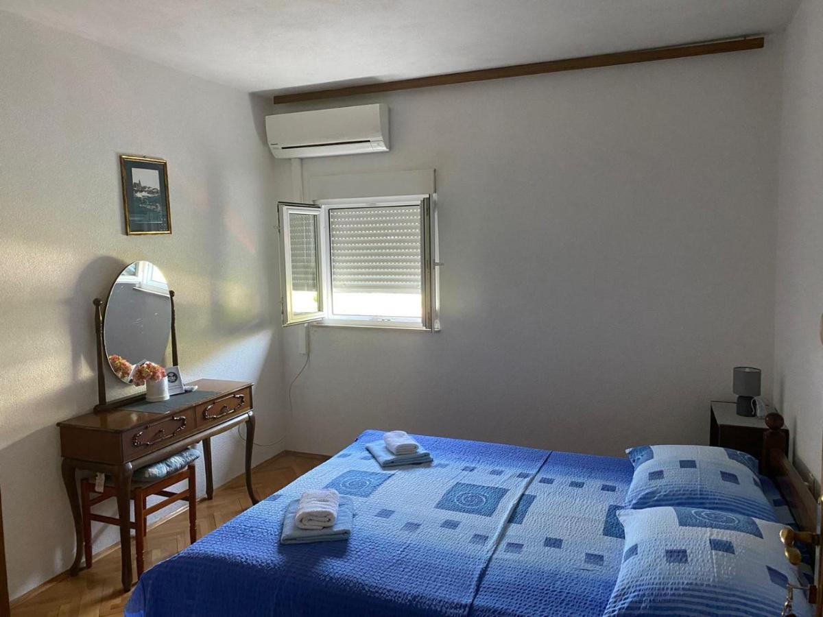 Apartmani Udovicic Трогир Екстериор снимка