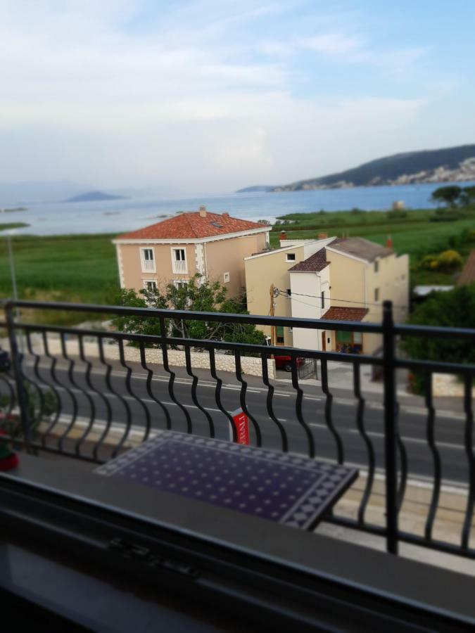 Apartmani Udovicic Трогир Екстериор снимка